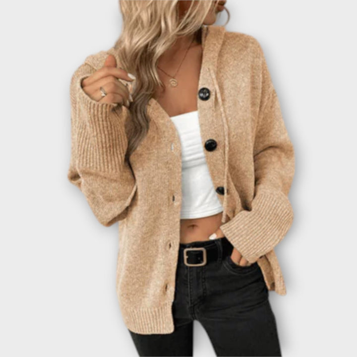 Brittan - Neulottu villatakki napeilla