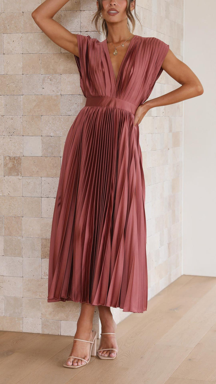 Isla | Elegantti pliseerattu mekko